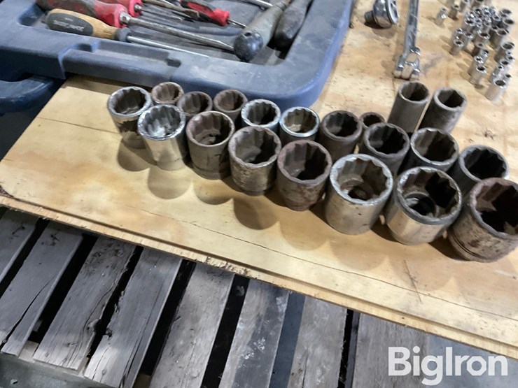 john-deere-12-image-13