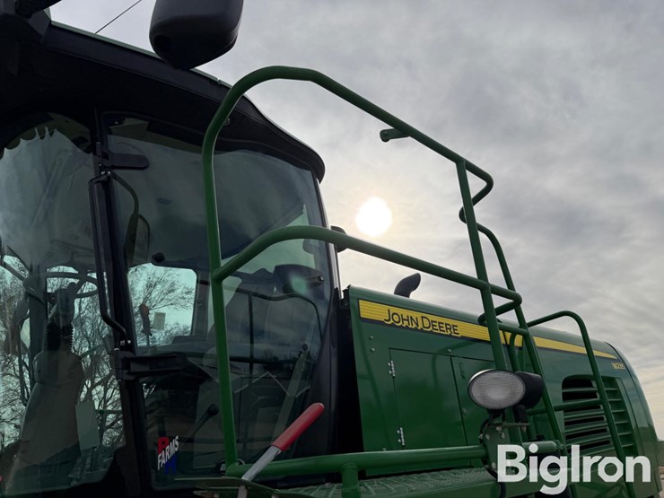 2021-john-deere-w235-image-14