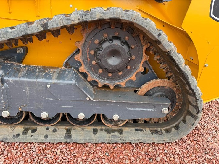 2020-deere-317g-image-9