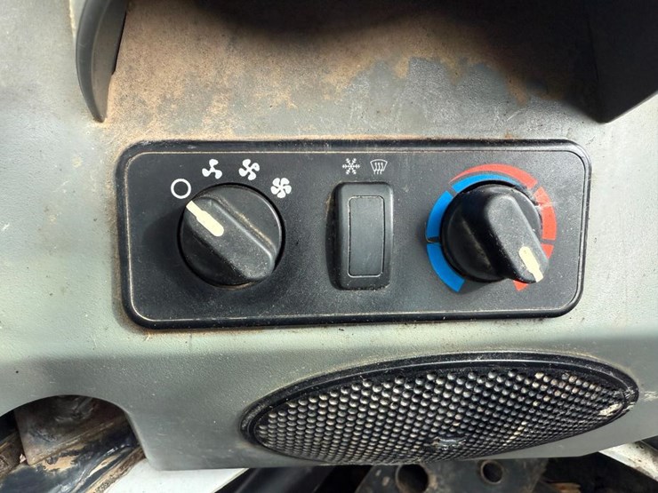 bobcat-t650-image-36