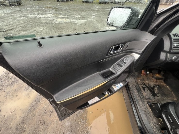 2018-ford-explorer-image-23