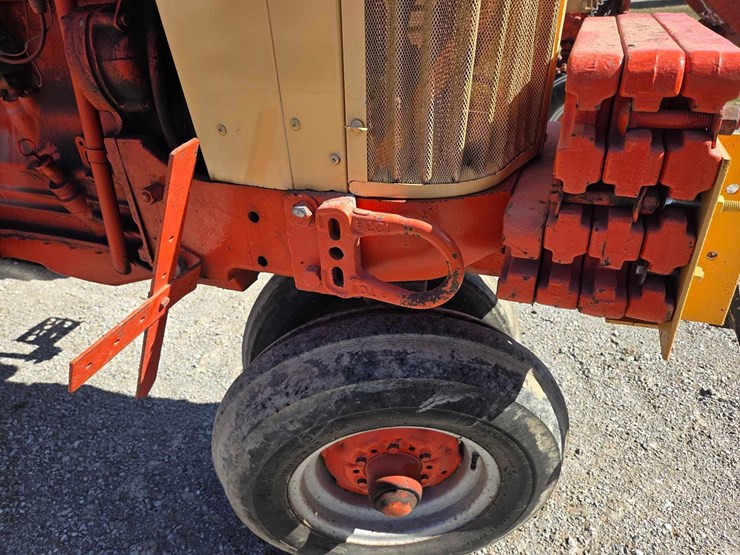 case-730-comfort-king-tractor-image-7