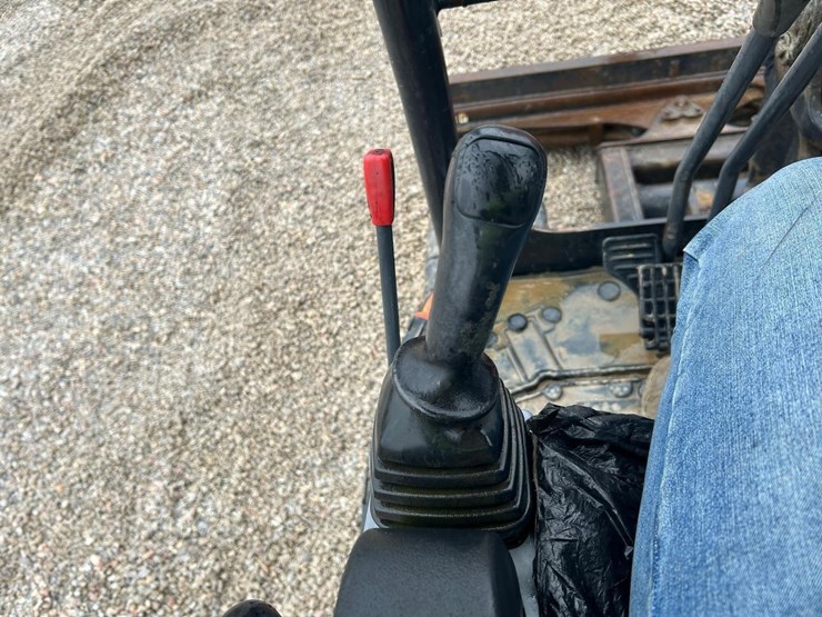 2016-kubota-kx040-4-image-23