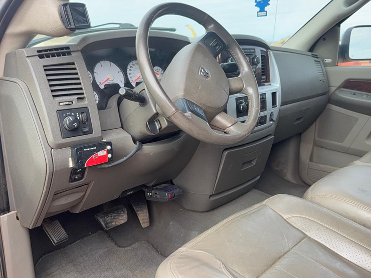 2009-dodge-3500-image-8