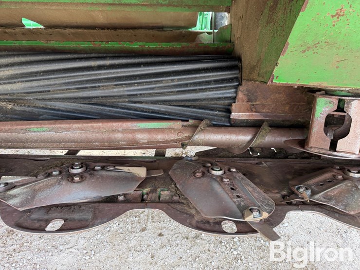 2021-john-deere-w235-image-19