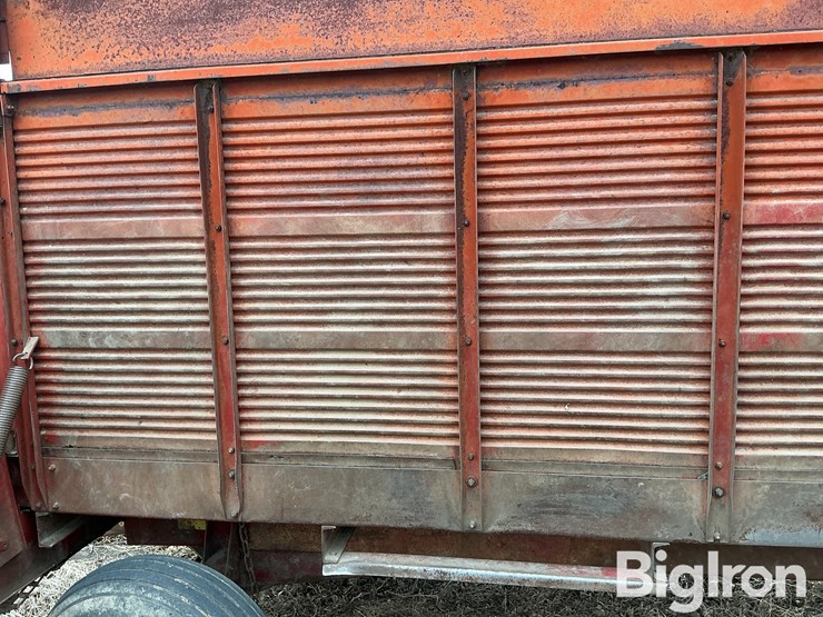 new-holland-83788-forage-wagon-image-12