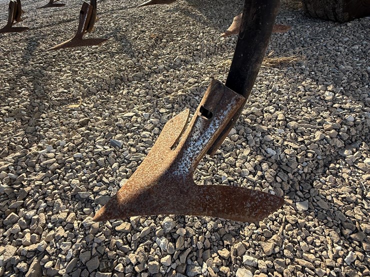 2022-john-deere-2330-image-16