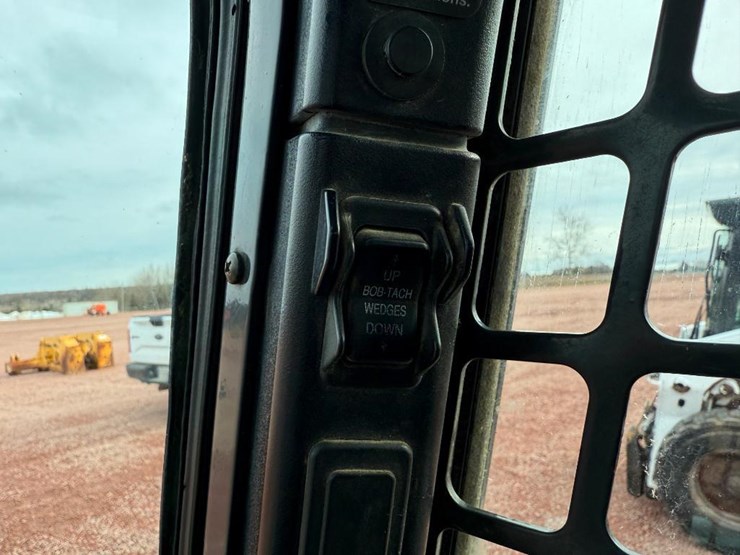 bobcat-t650-image-38