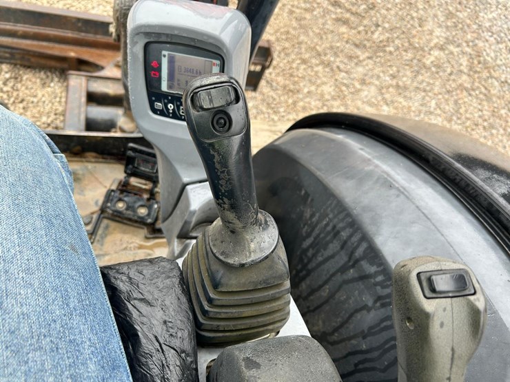 2016-kubota-kx040-4-image-19