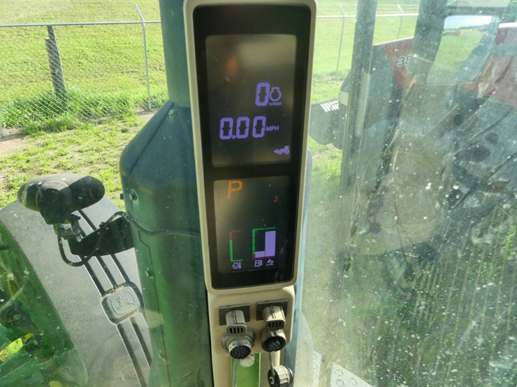 john-deere-8320r-image-16