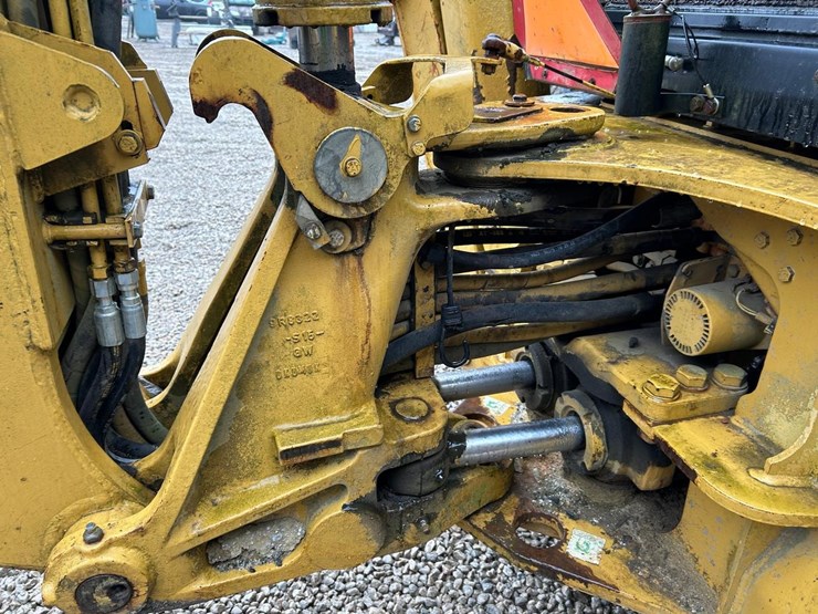 caterpillar-426c-image-13