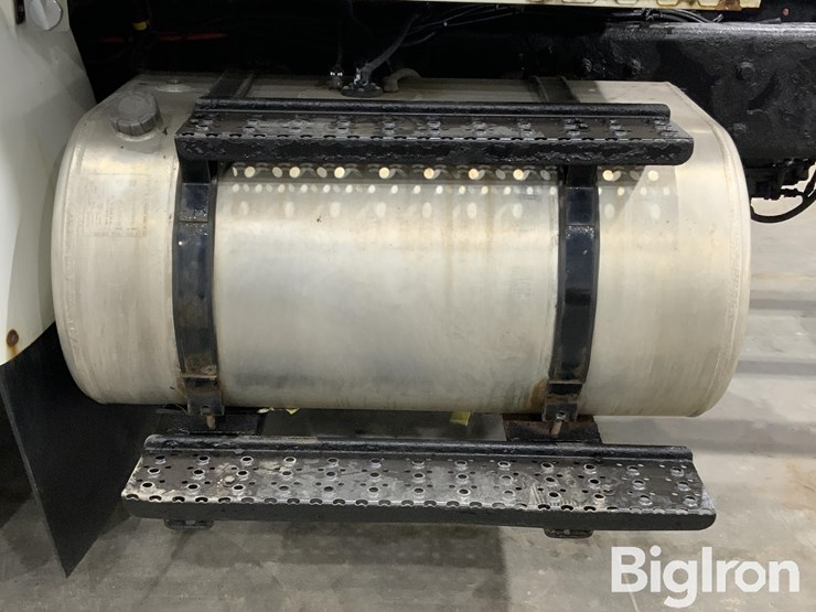 2014-international-durastar-4400-image-15