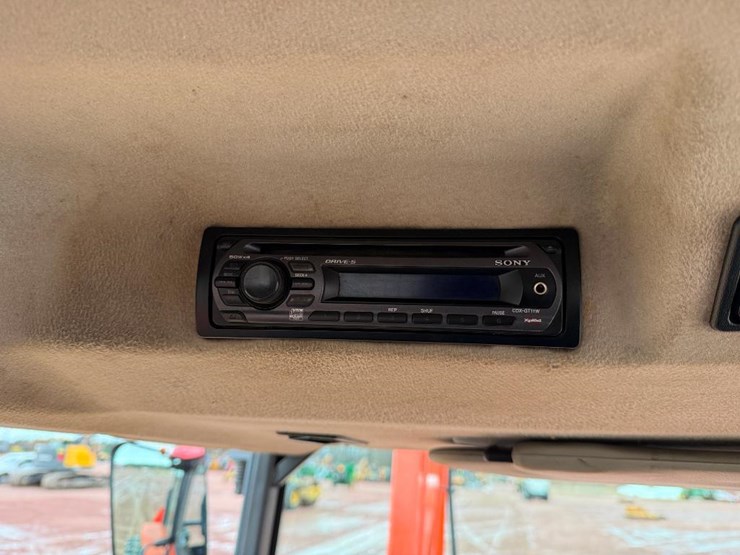 2005-kubota-la1301s-image-62