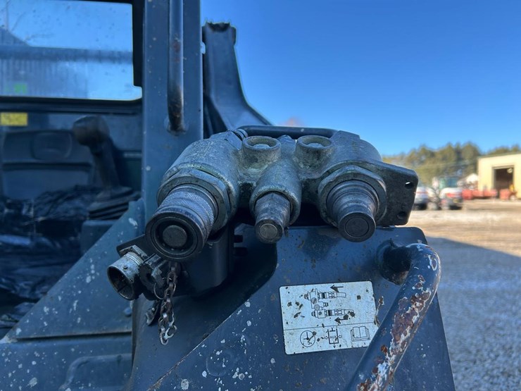 2018-deere-317g-image-11