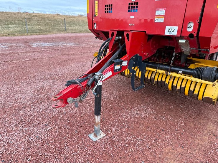 new-holland-br7070-image-11