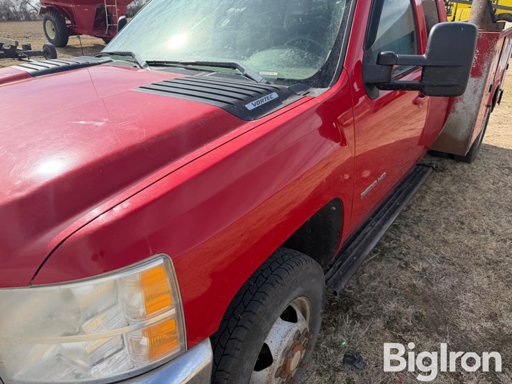 2011-chevrolet-3500-image-10