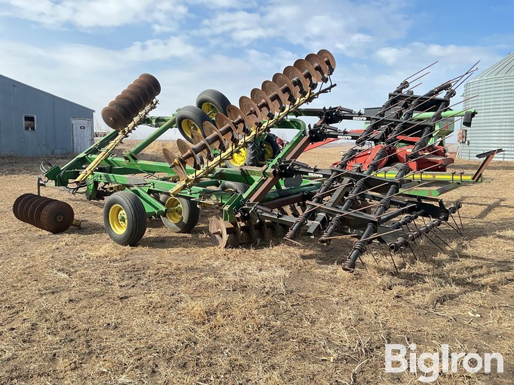 john-deere-220-image-7