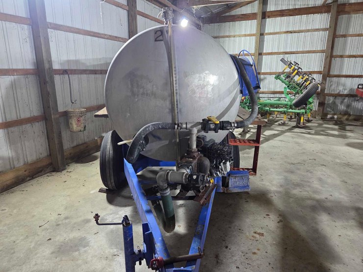 1000-gallon-liquid-nurse-trailer-image-8