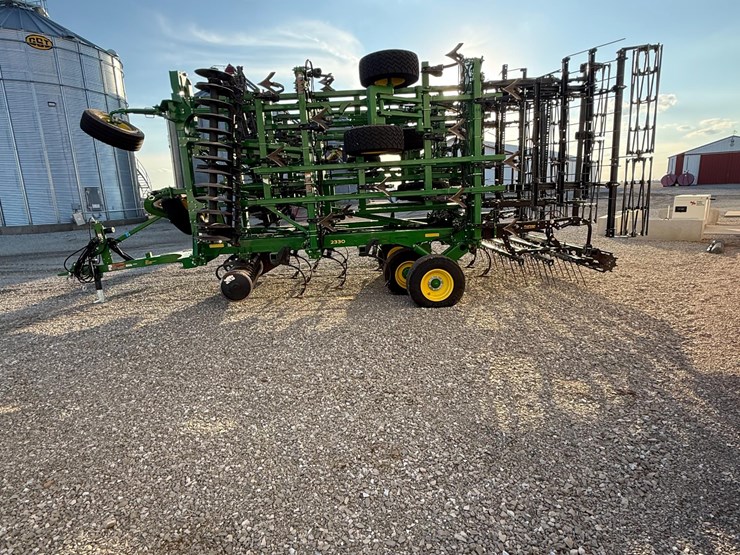 2022-john-deere-2330-image-8