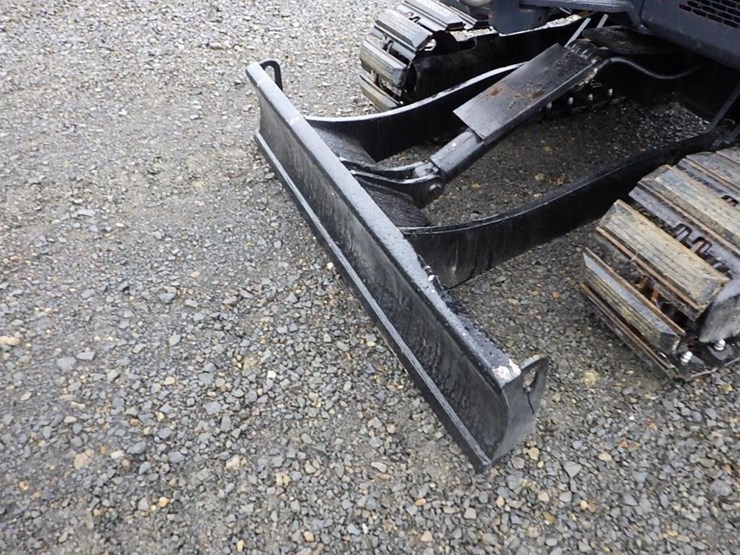 2013-yanmar-vio35-5b-image-12