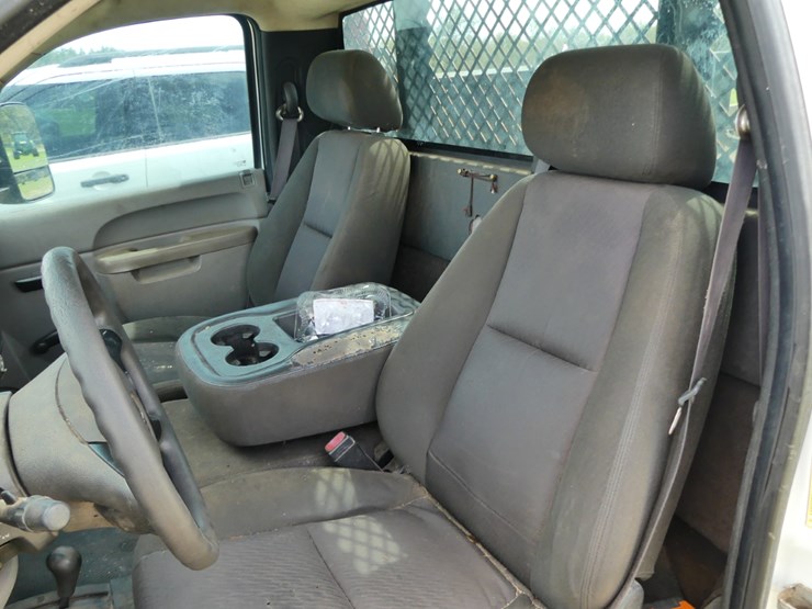 2012-chevrolet-3500-image-10