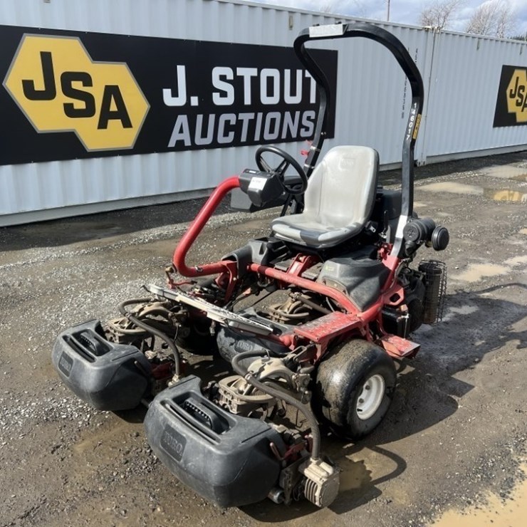 2014 Toro Greensmaster 3320 TriFlex Traction Unit