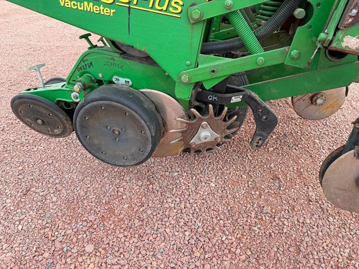john-deere-1750-image-11