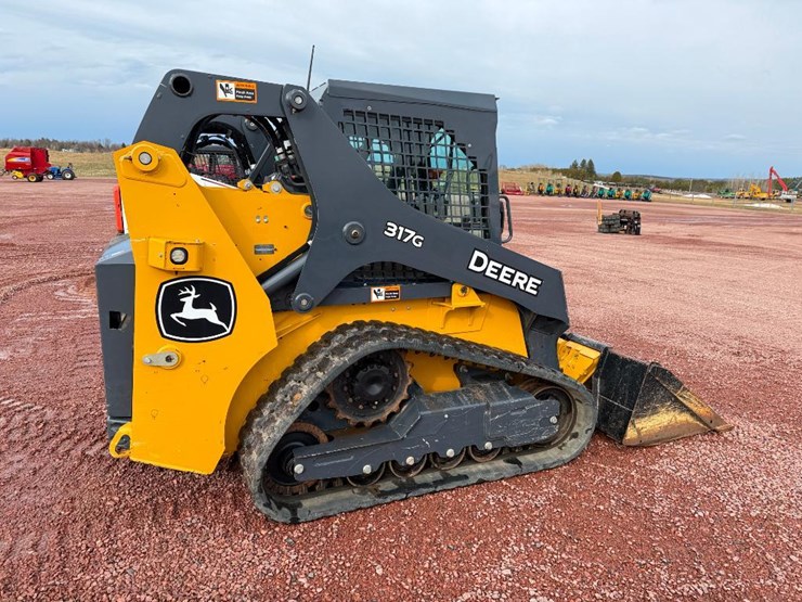 2020-deere-317g-image-4