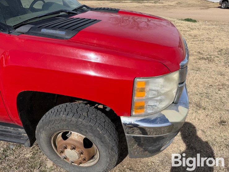 2011-chevrolet-3500-image-17