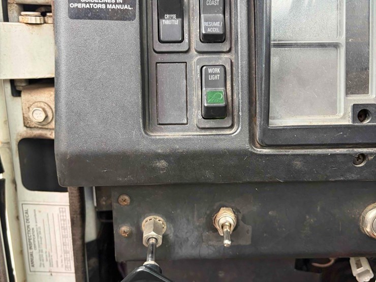 2001-international-4700-image-14