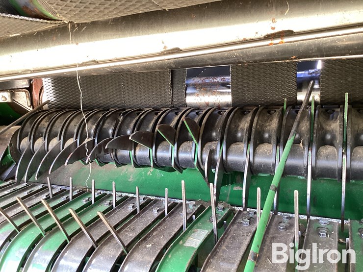 2010-john-deere-568-image-16