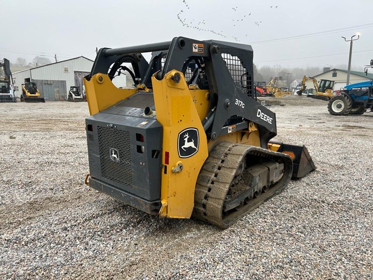 2019-deere-317g-image-4