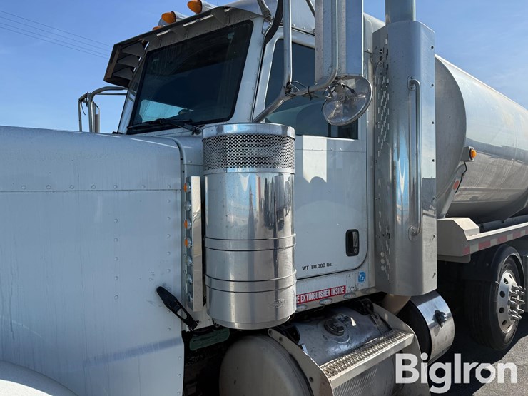 2014-peterbilt-389-image-11
