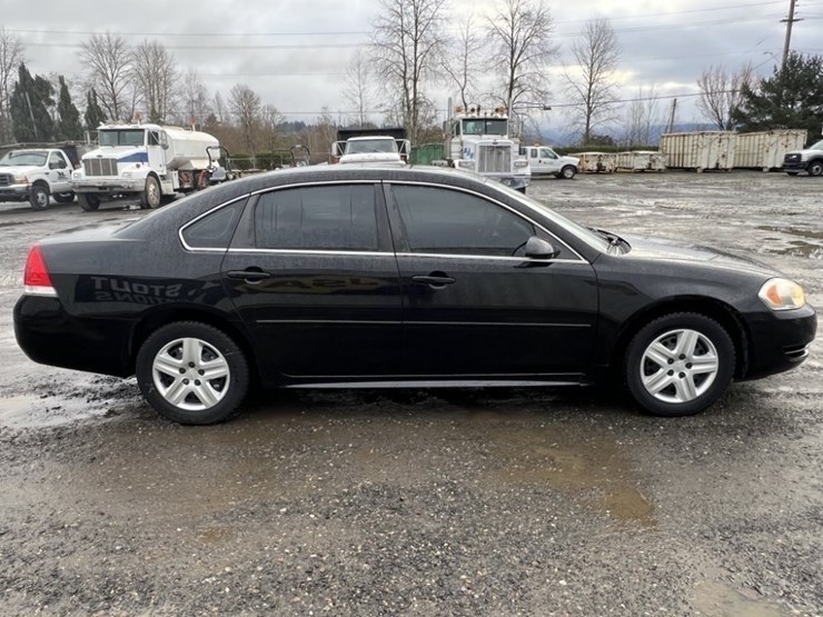 2011-chevrolet-impala-sedan-image-3