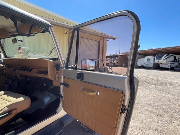 1993-jeep-wrangler-image-37