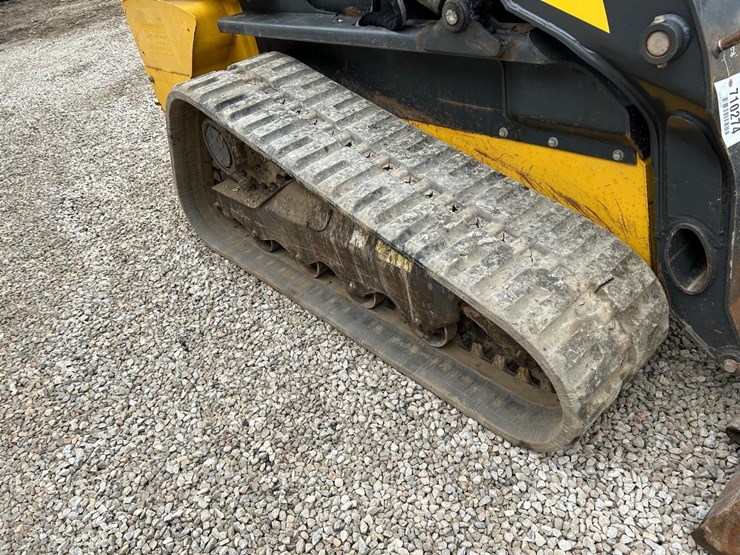 2020-new-holland-c332-image-12