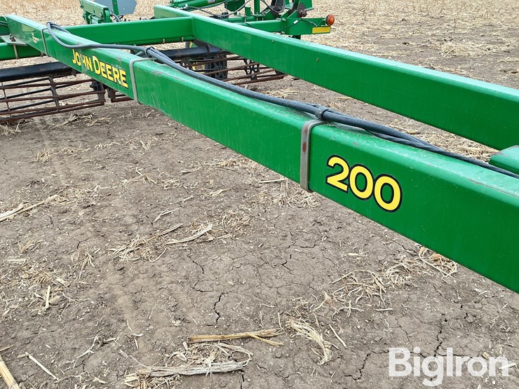 john-deere-200-image-13