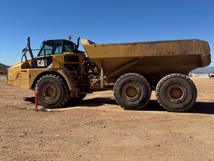 2013-caterpillar-740b-image-6