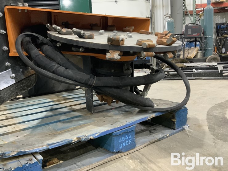 2025-massey-ferguson-730-image-17