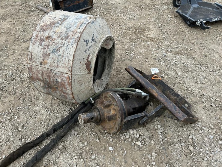 toro-mini-skid-steer-loader-concrete-mixer-image-3