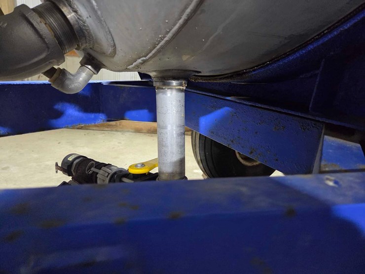 1000-gallon-liquid-nurse-trailer-image-28