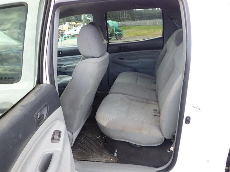 2013-toyota-tacoma-image-19