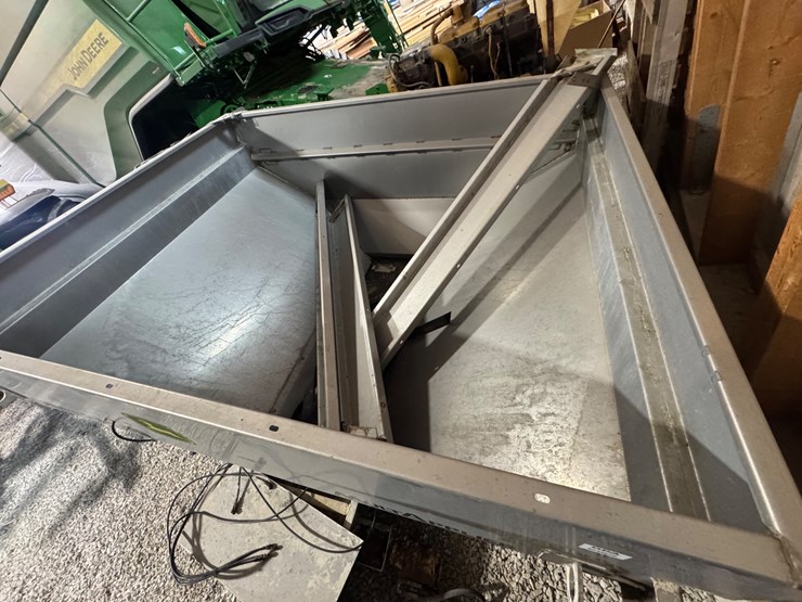 2019-john-deere-f4365-image-29