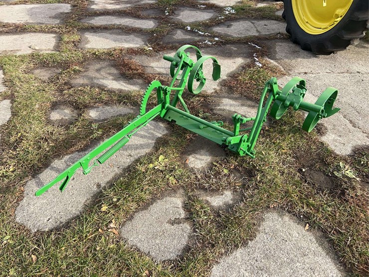 partial-john-deere-one-row-mounted-cultivator-image-1