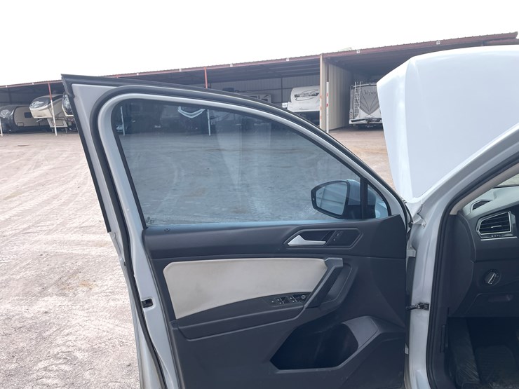 2019-volkswagen-tiguan-se-image-69