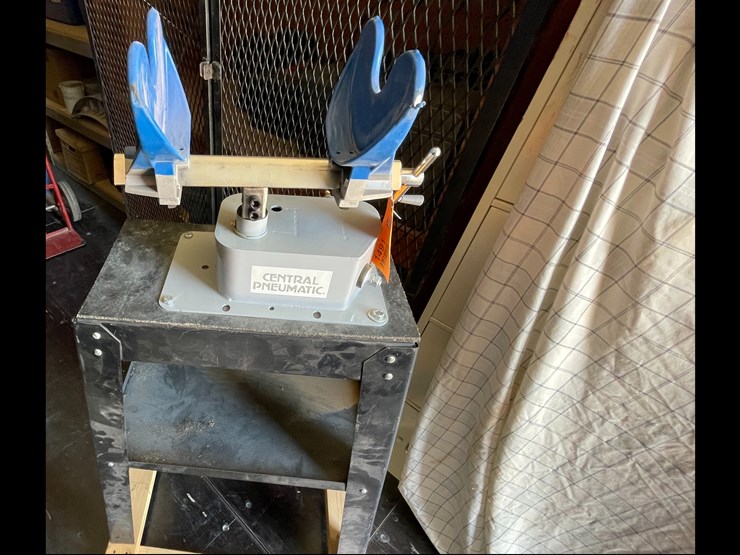 #1491-•-central-pneumatic-paint-shaker-(offsite-in-el-paso)-image-1