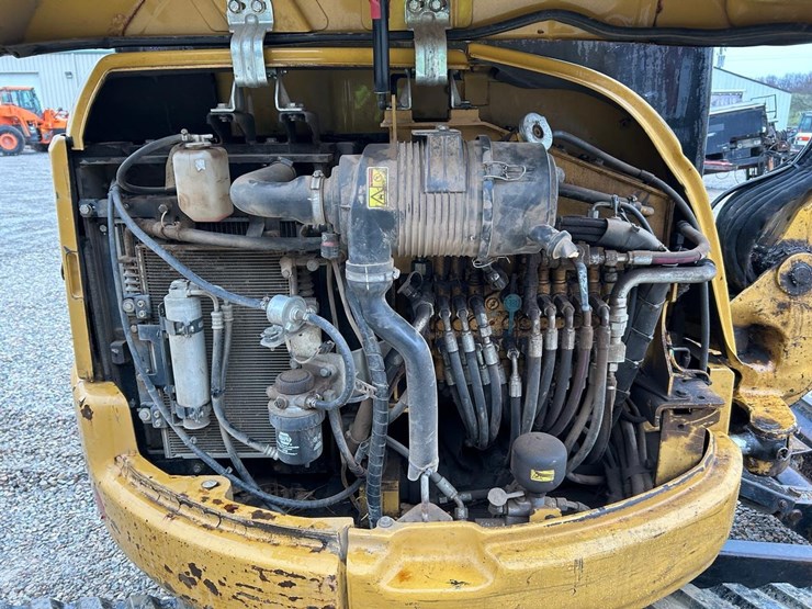 caterpillar-303-image-14