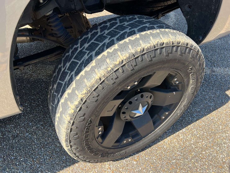 2010-toyota-tundra-image-25