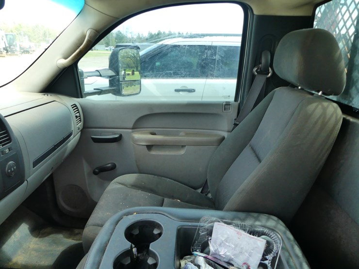 2012-chevrolet-3500-image-11