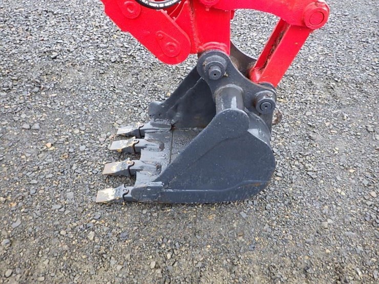 2013-yanmar-vio35-5b-image-22